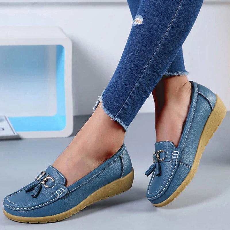 Lydia - Stylish loafers with tassels and stitching