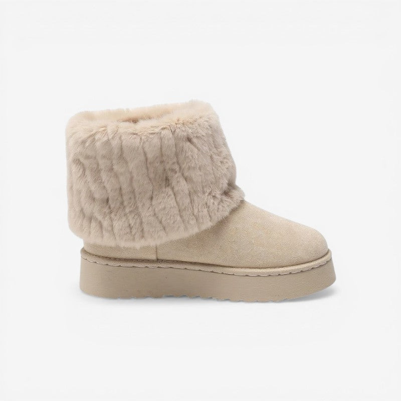 Women’s ankle boots with striped non-slip soles