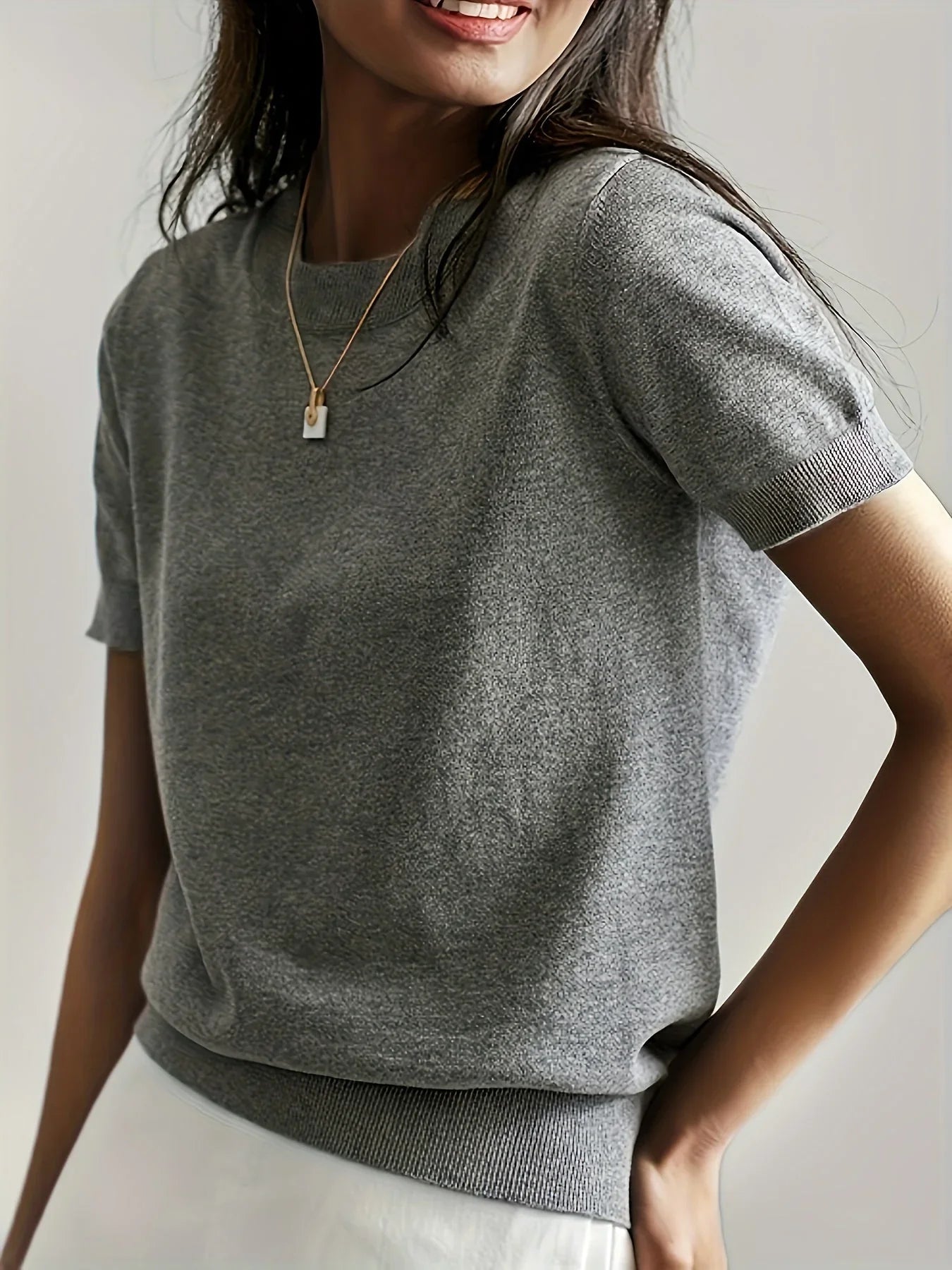Luvora - Elegante maglione con maniche corte e scollo rotondo