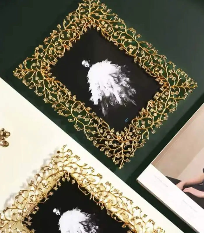 AuraFrame - Ramă inspirată de foaia de aur pentru fotografii și opere de artă