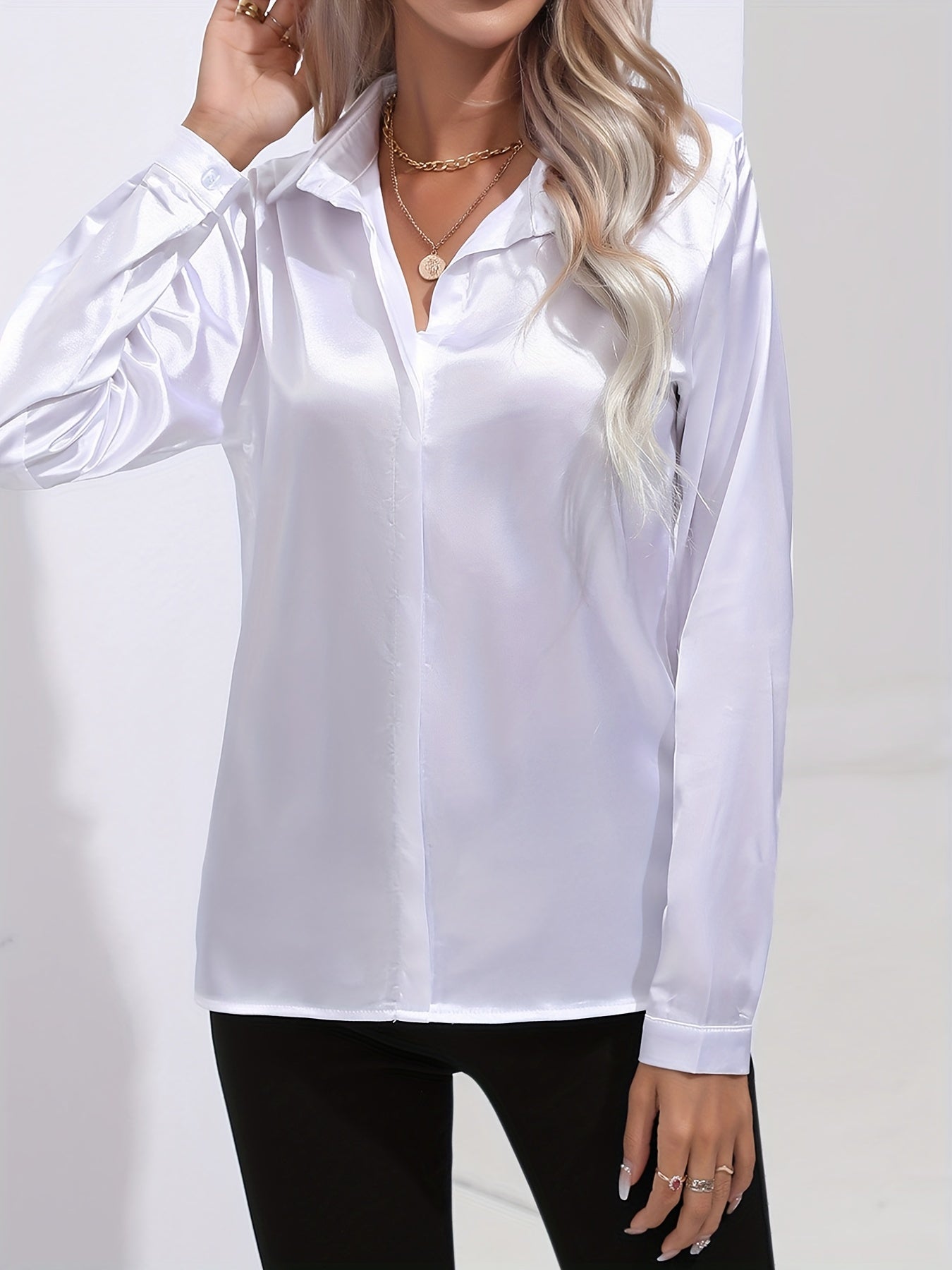 Leona - Camicetta casual in raso con lucentezza raffinata