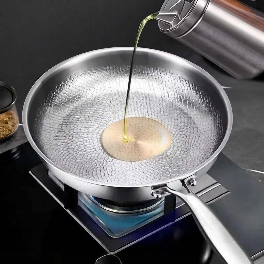 Cheftrium – Kladivem tepaná nepřilnavá pánev pro indukční vaření