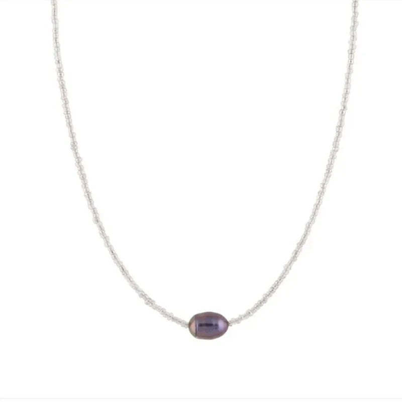 Joly – Collana moderna a più fili con eleganti accenti di perle e un centro vistoso