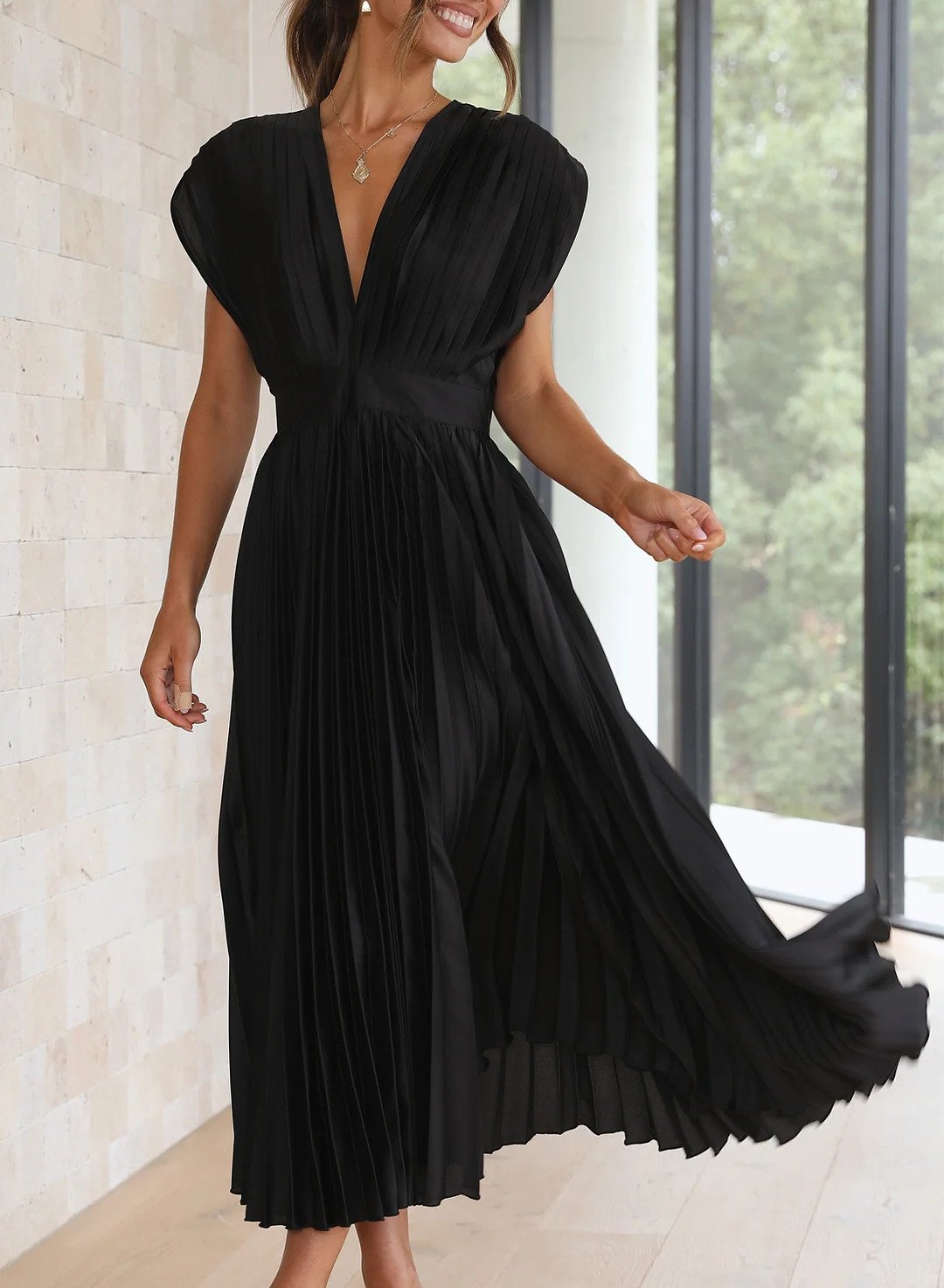 Anouk - Rochie maxi liberă, plisată, cu mâneci scurte și decolteu în V