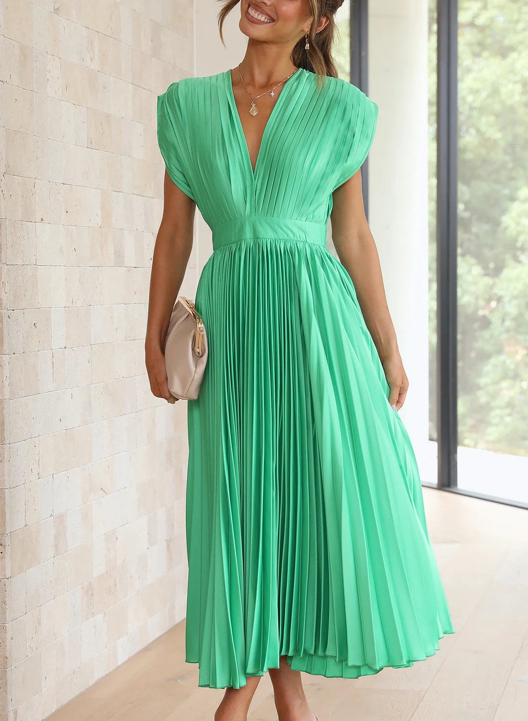 Leonie - Elegant Maxi Dress with V-Neck