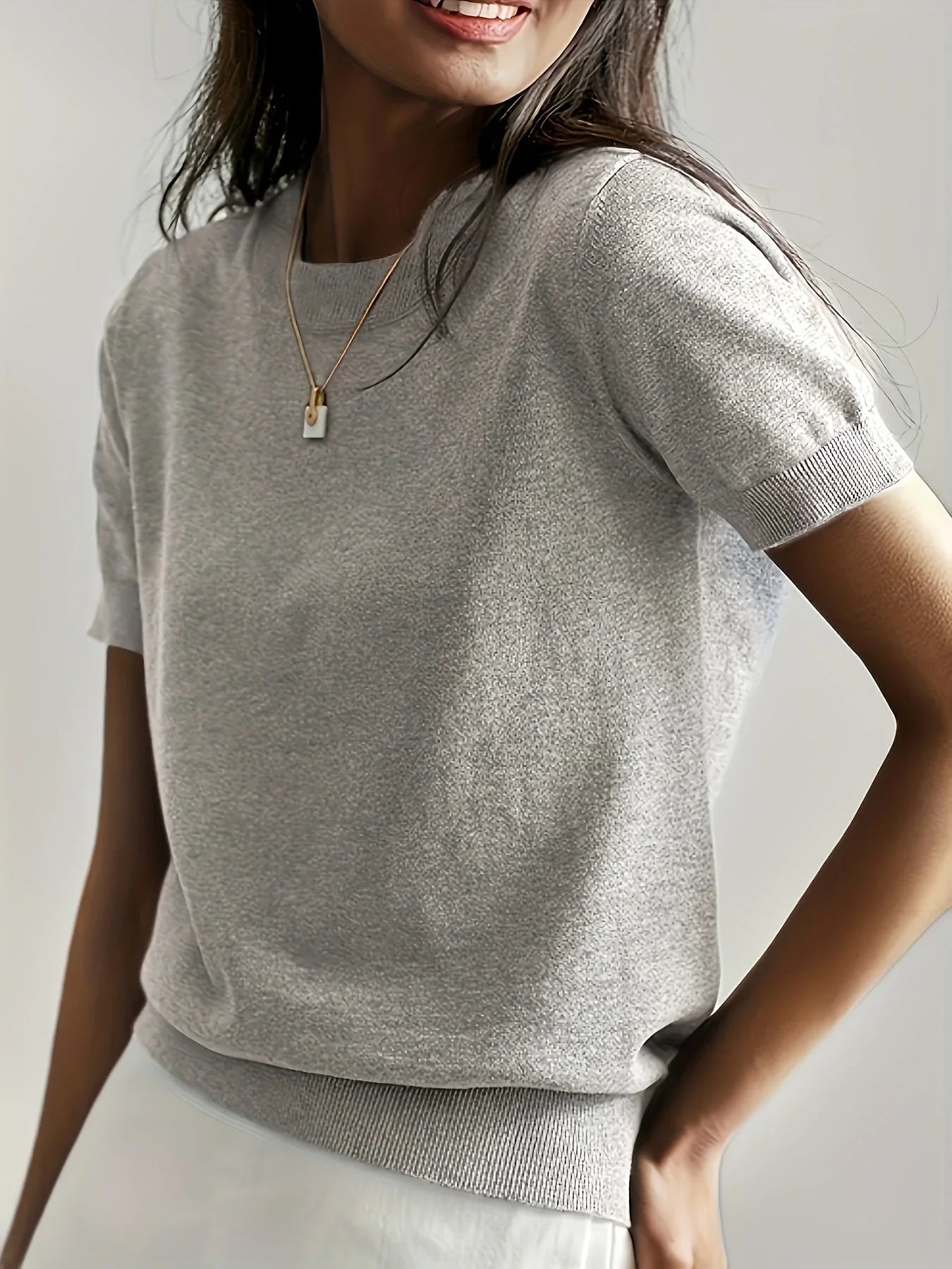 Luvora - Elegante maglione con maniche corte e scollo rotondo