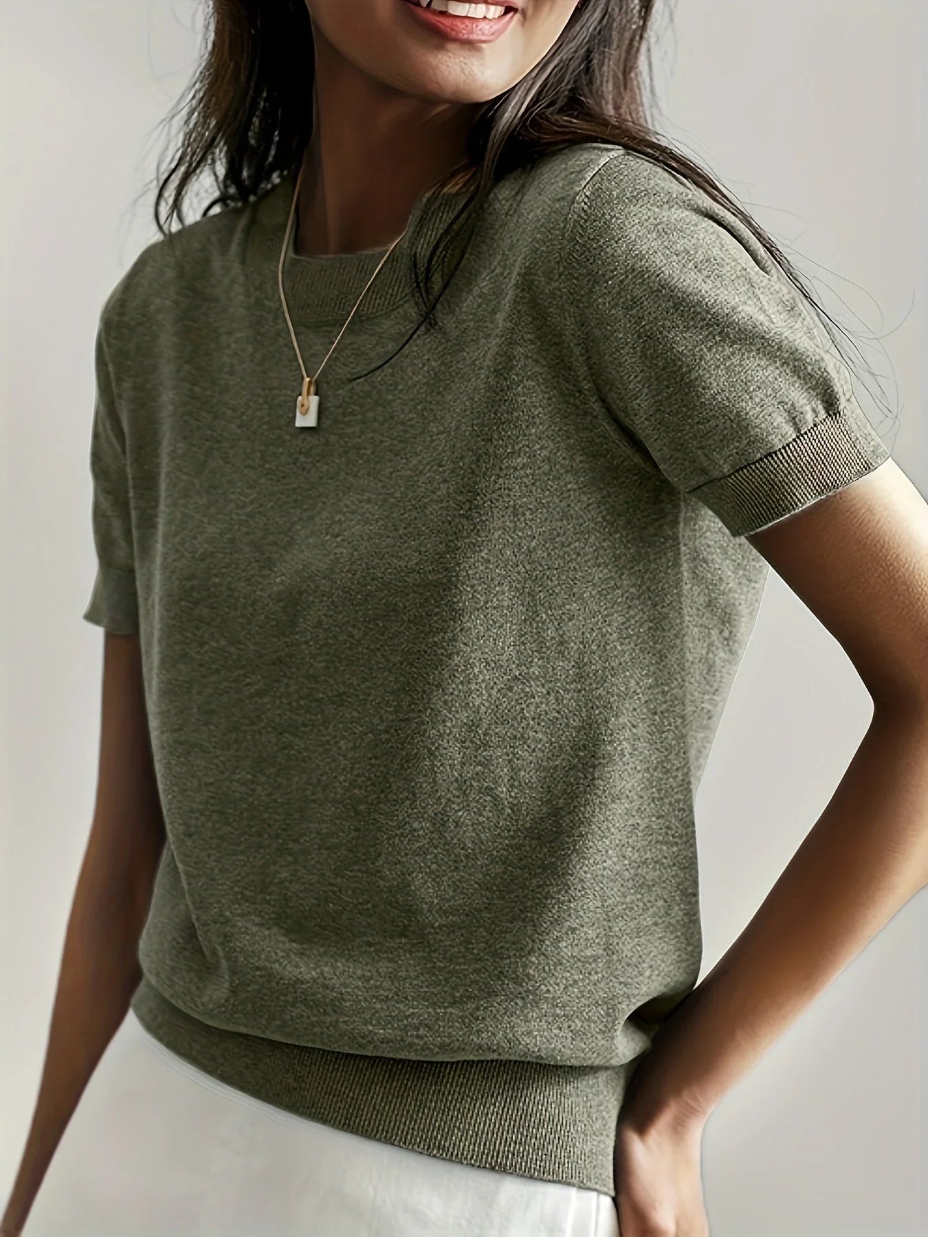 Luvora - Elegante maglione con maniche corte e scollo rotondo