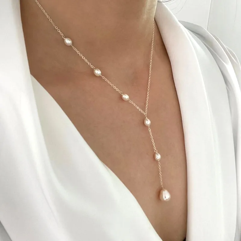 Elara – Elegáns réteges medálos nyaklánc sima kivitelben és gyöngy medállal