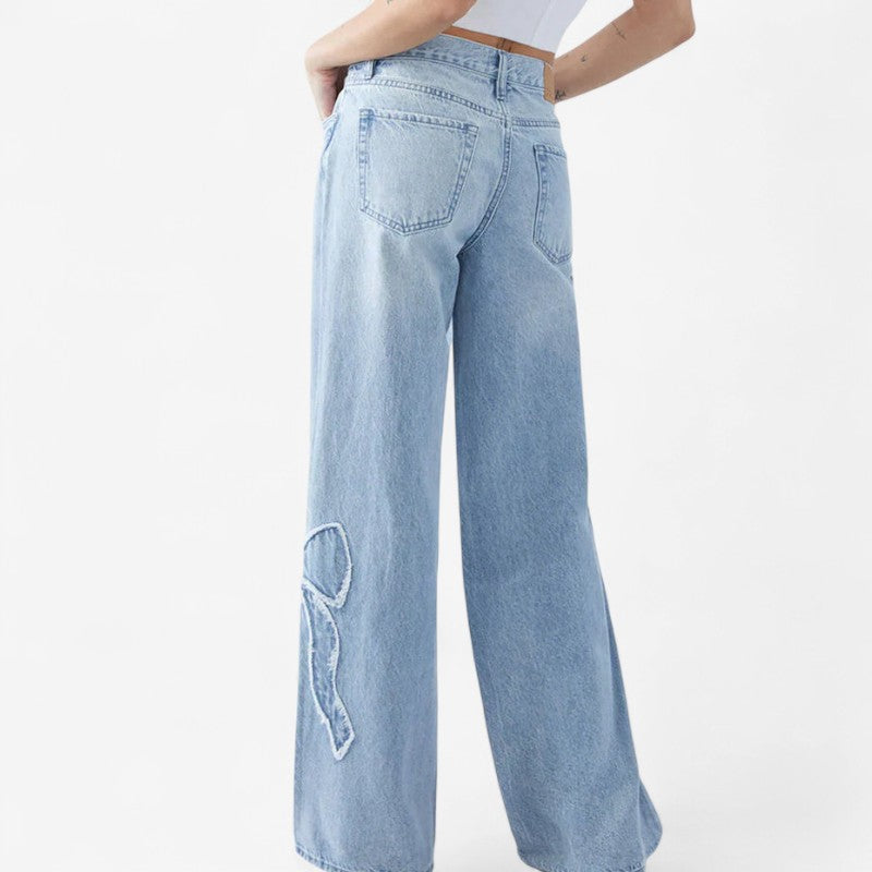 Sarah – Jeans a Gamba Larga con Ricami e Tasche