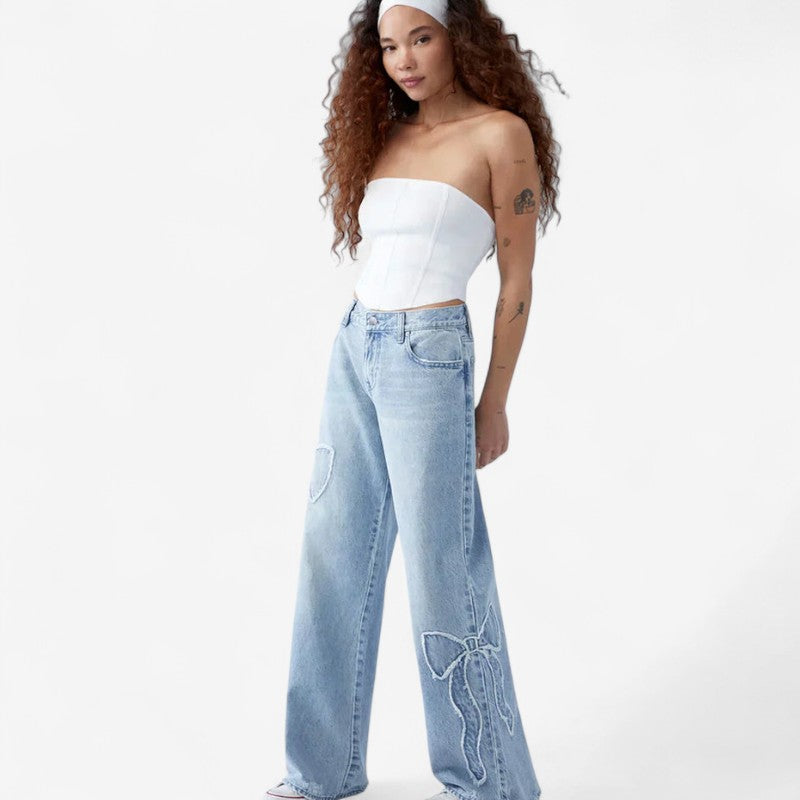 Sarah – Jeans a Gamba Larga con Ricami e Tasche