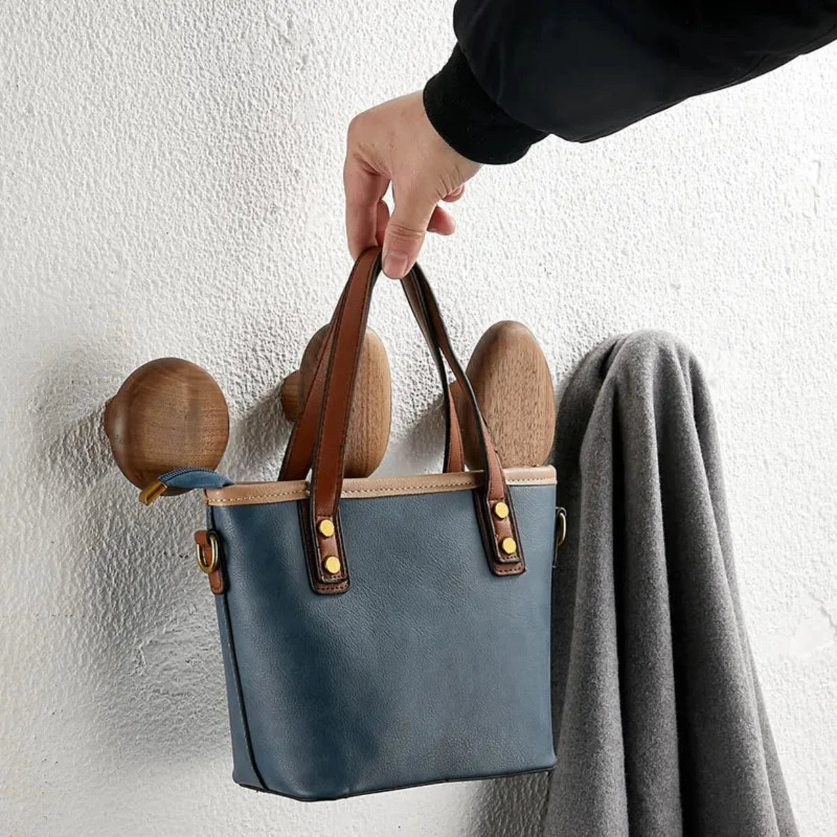 HookHaven - Set modern de cârlige de perete cu formă rotundă și design minimalist elegant de expunere