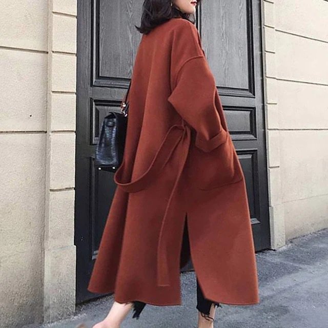Victoria - Classic Double-Breasted Coat with Chic Finish