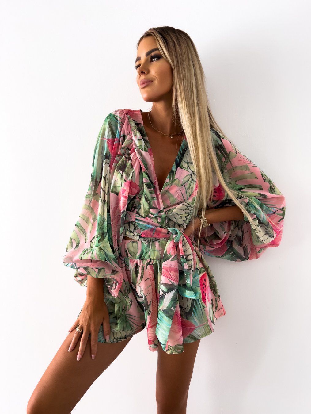 Alice - Luxurious deep V-neck dress with printed lantern sleeves
