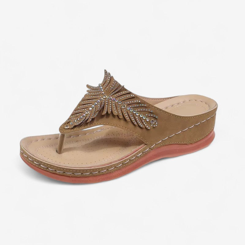 Naomi - Sandali open toe con zeppa e dettagli decorativi