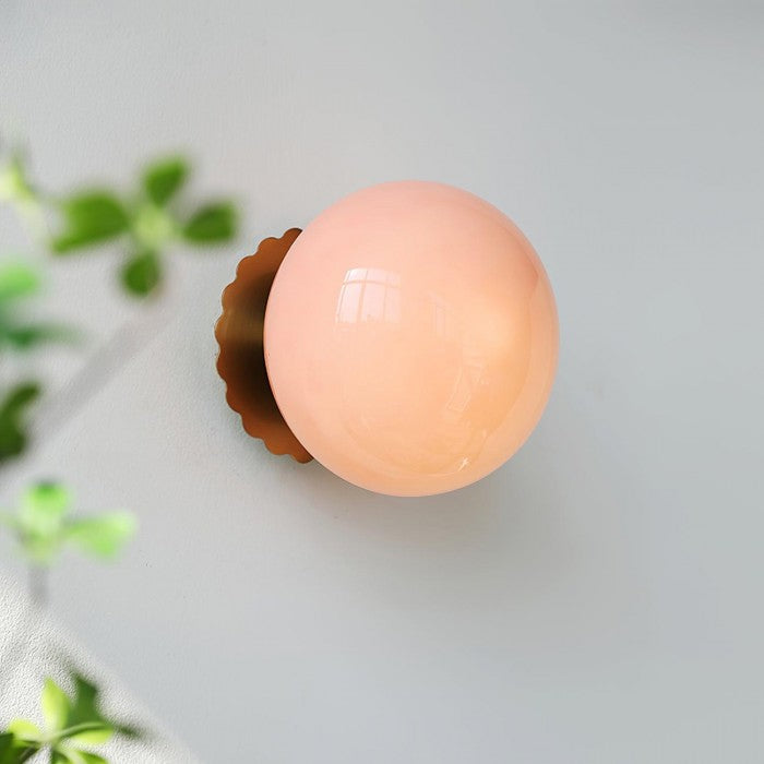 EchoLume - Elegant wall lamp with a minimalist design and a soft glow