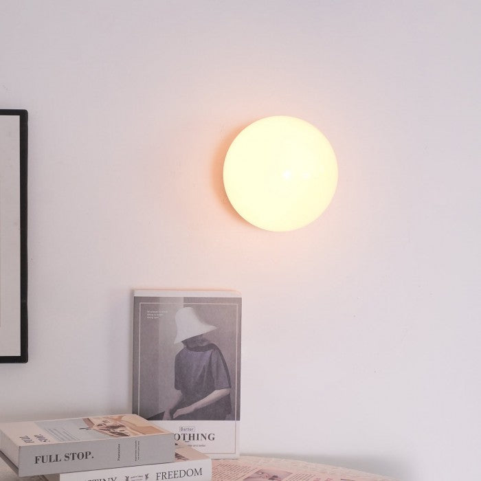 EchoLume - Elegant wall lamp with a minimalist design and a soft glow