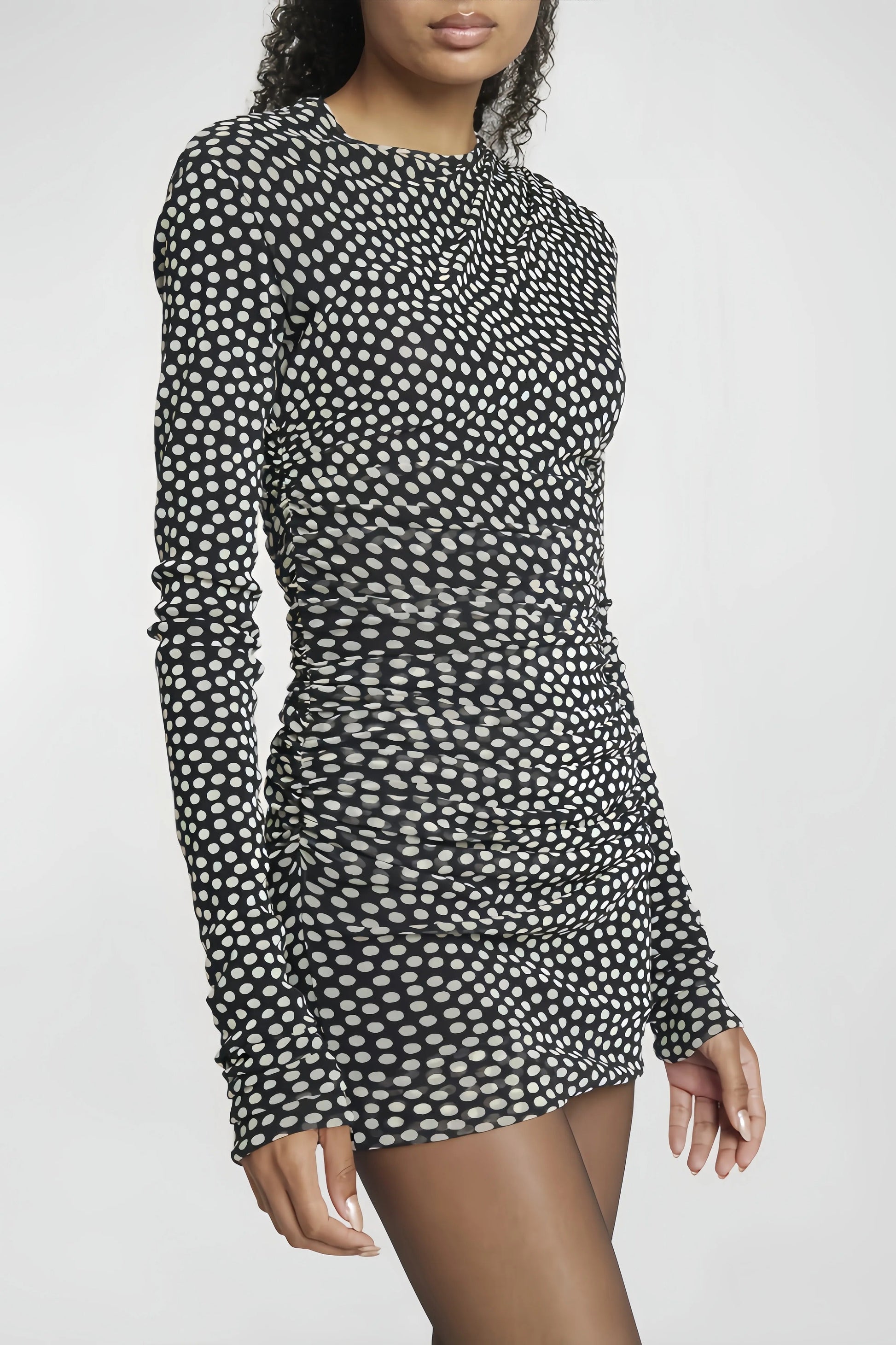 Sophia – Chic mini dress with long sleeves and polka dot patterns
