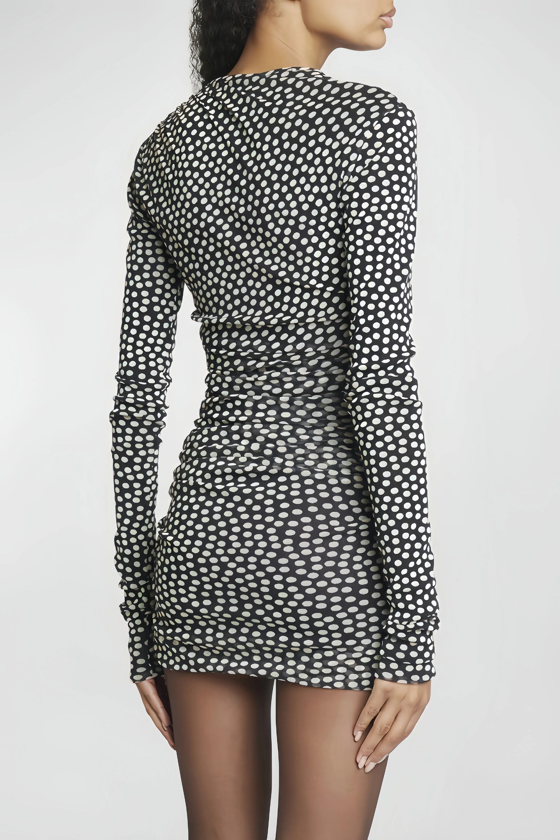 Sophia – Chic mini dress with long sleeves and polka dot patterns