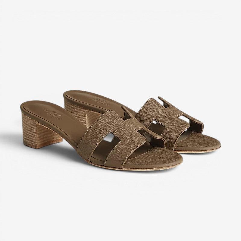 Sandali da donna con tacco quadrato e design slip-on