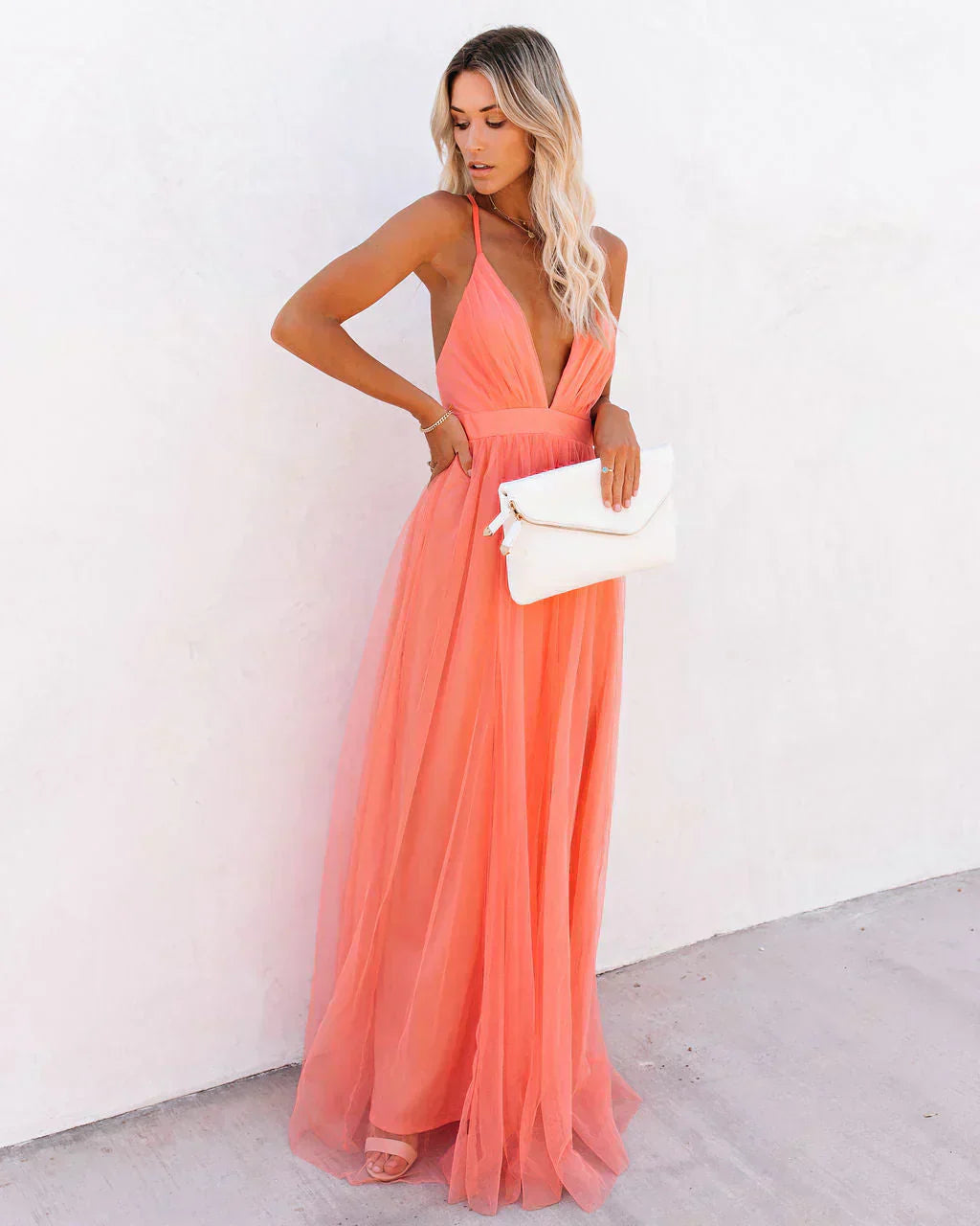Leony – Graceful maxi dress with deep V-neck and open back
