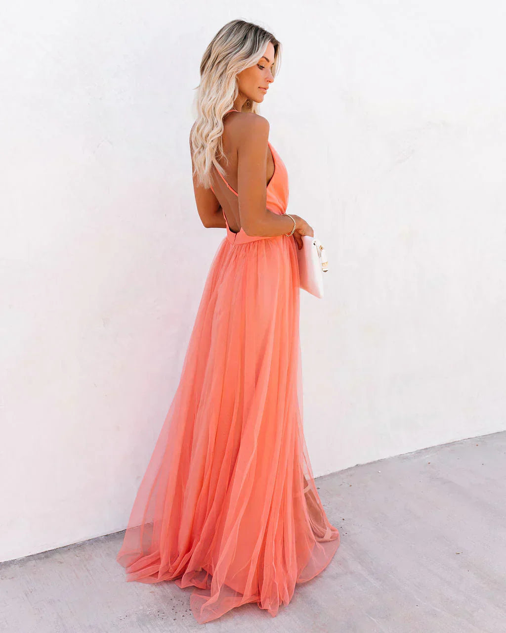 Leony – Graceful maxi dress with deep V-neck and open back