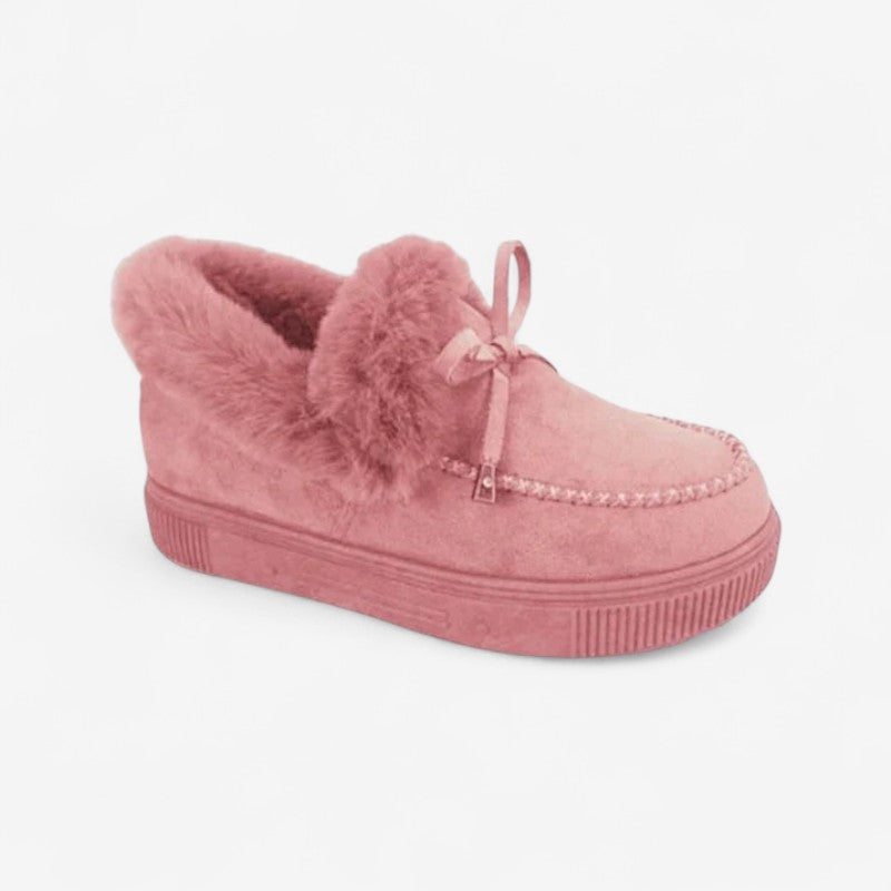 Amanda - Buty wsuwane z okrągłym noskiem, ozdobnym chwostem i wsuwanym wzorem