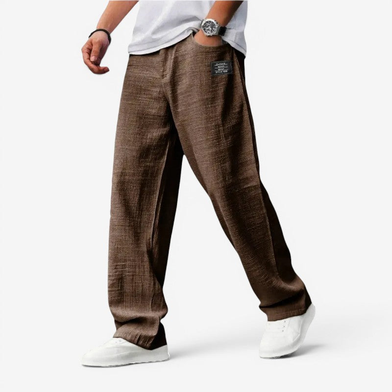 Pantaloni bărbătești cu croială largă și buzunare laterale