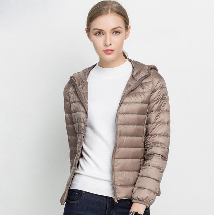 Lena – Stylish lightweight puffer coat with hood and front zipper for everyday wear