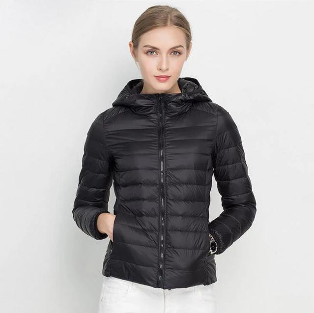Lena – Stylish lightweight puffer coat with hood and front zipper for everyday wear