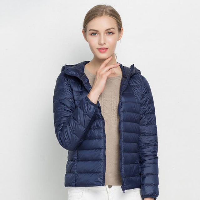 Lena – Stylish lightweight puffer coat with hood and front zipper for everyday wear