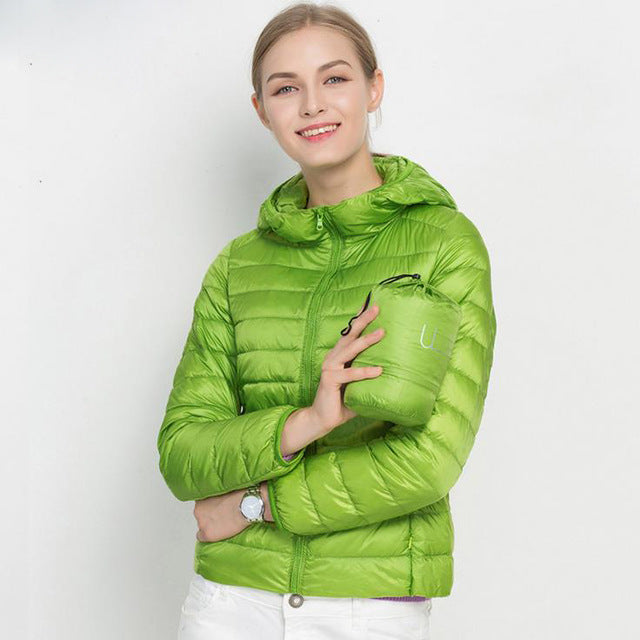 Lena – Stylish lightweight puffer coat with hood and front zipper for everyday wear