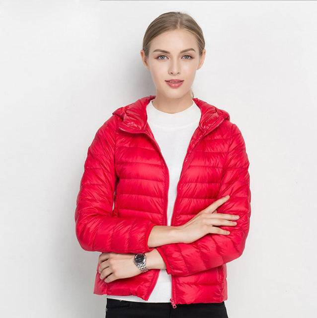 Lena – Stylish lightweight puffer coat with hood and front zipper for everyday wear