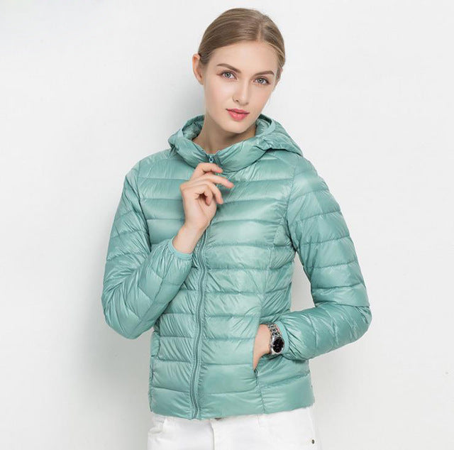 Lena – Stylish lightweight puffer coat with hood and front zipper for everyday wear
