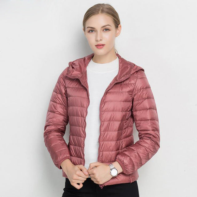 Lena – Stylish lightweight puffer coat with hood and front zipper for everyday wear