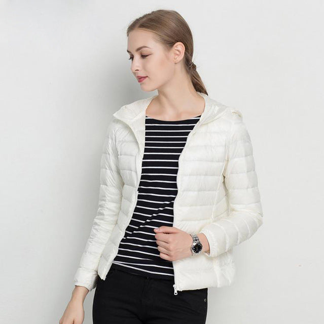 Lena – Stylish lightweight puffer coat with hood and front zipper for everyday wear