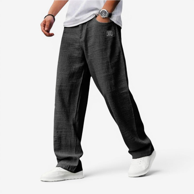 Pantaloni bărbătești cu croială largă și buzunare laterale