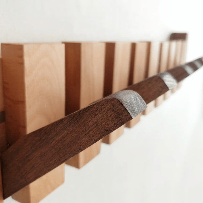 Hangster – nástěnný věšák s výsuvnými háčky