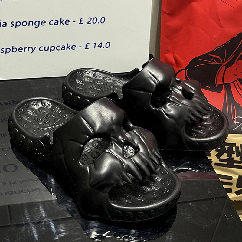 NightClaw – Chinelos com caveiras e design distinto