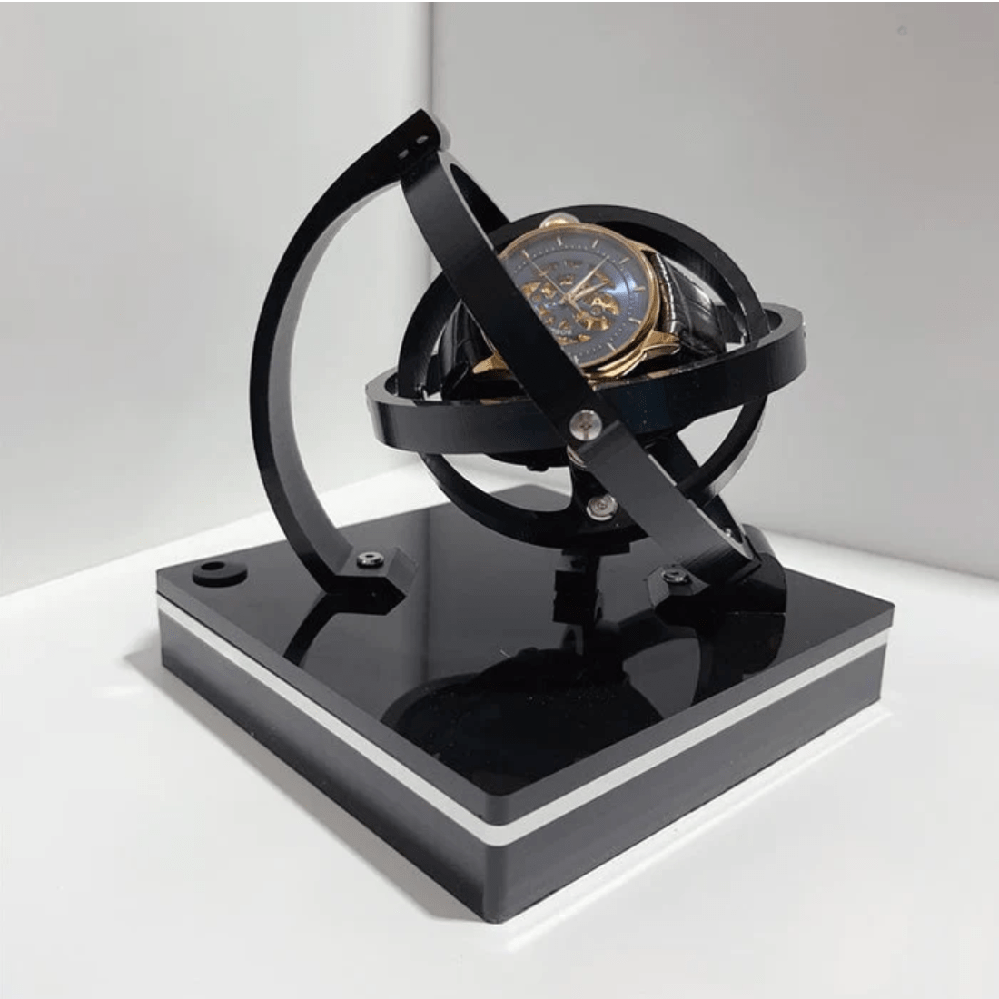 WatchMaster - Mantiene il tuo orologio in movimento con un'esposizione di lusso