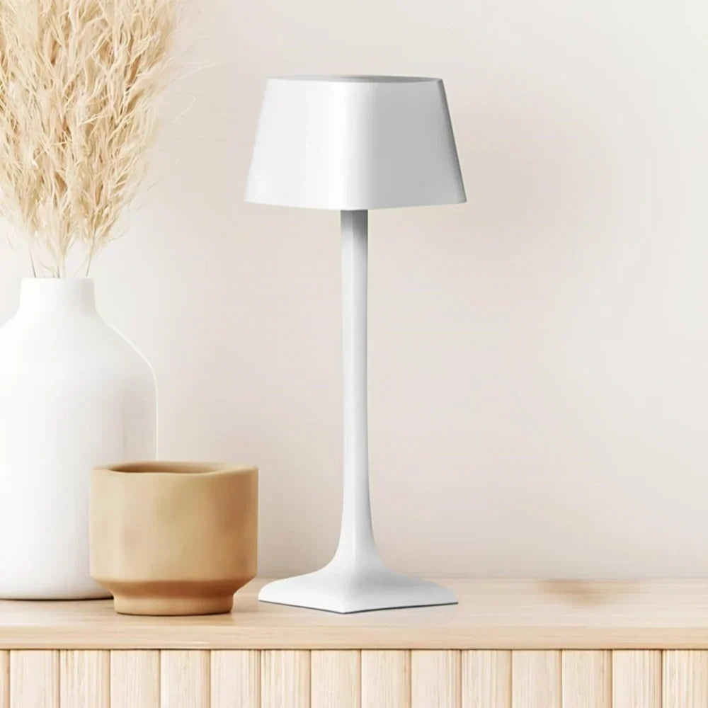 AluVera - Hliníková stolní lampa s nabíjením přes USB-C